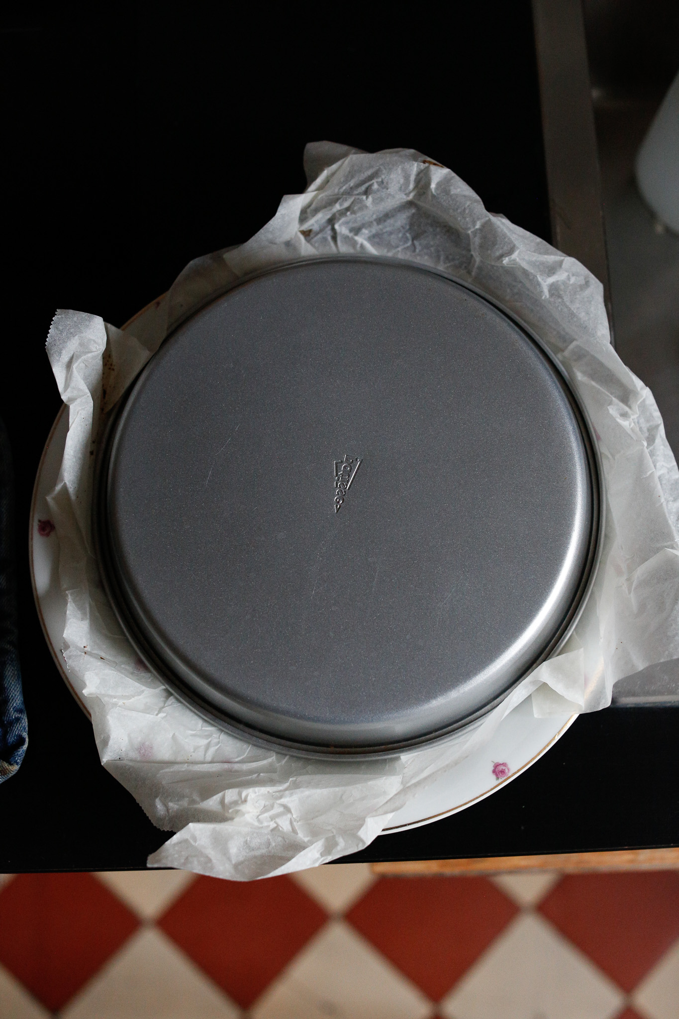 Mindfully take off the cake pan, it may be hot