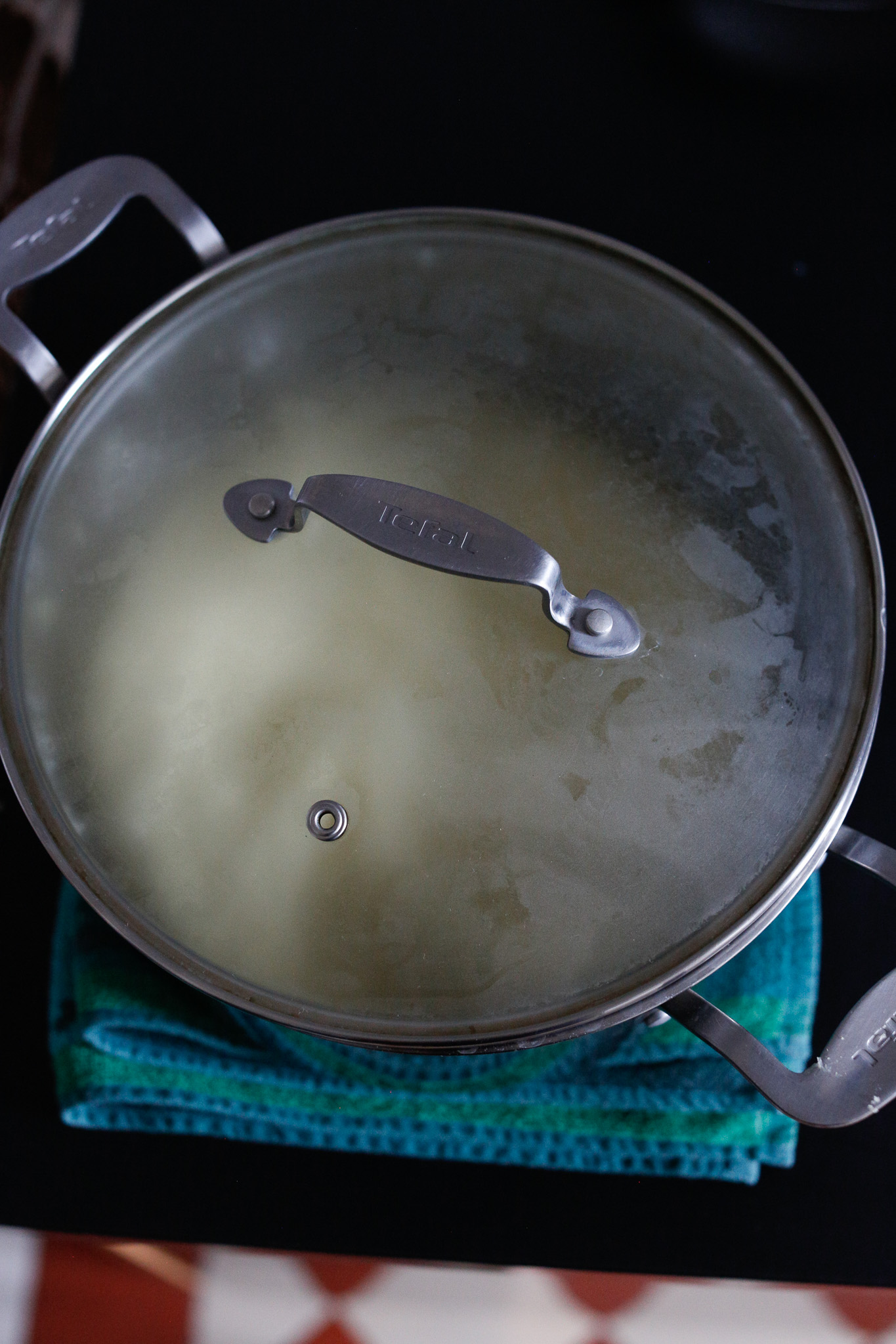 To keep warm, put your lid back on and the pot on a low heat, stirring frequently