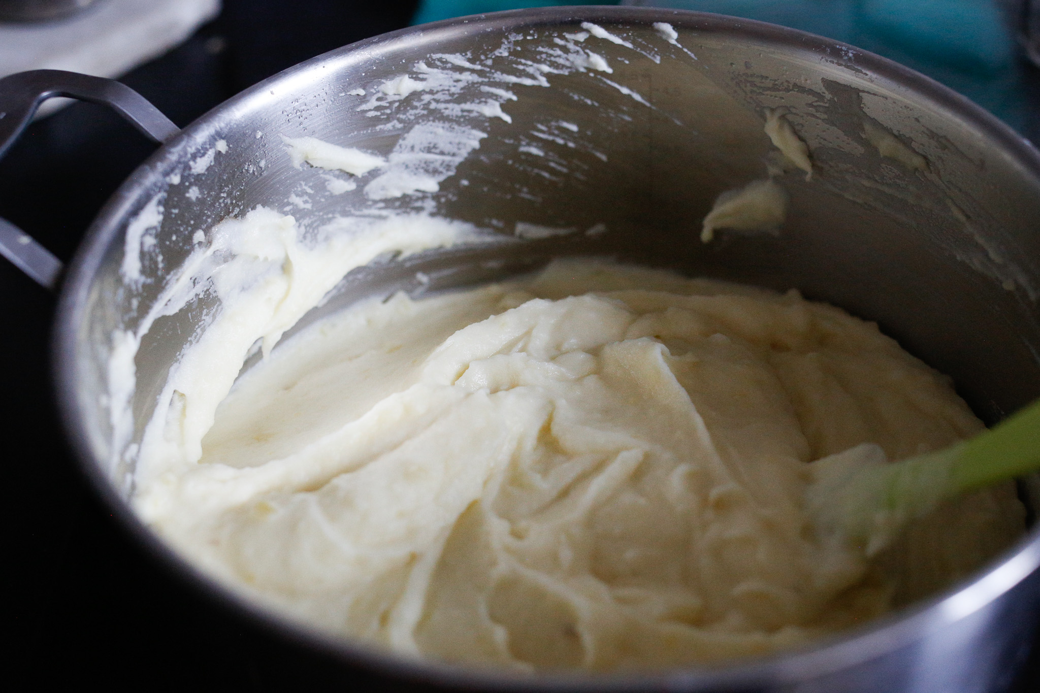 Mashed potatoes in the pot