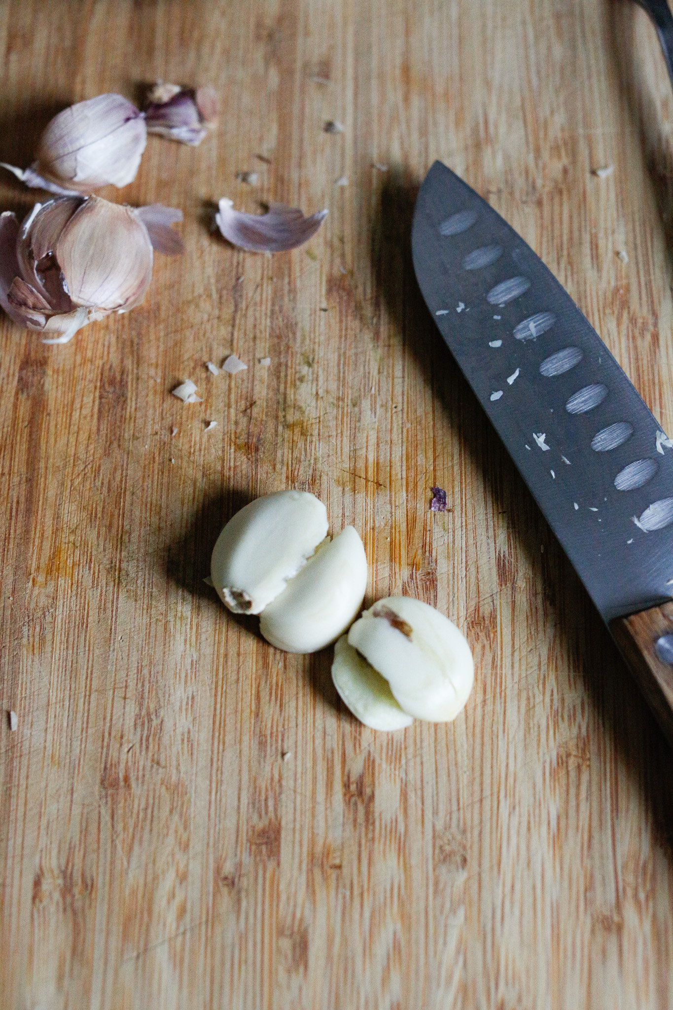 Peeled garlic