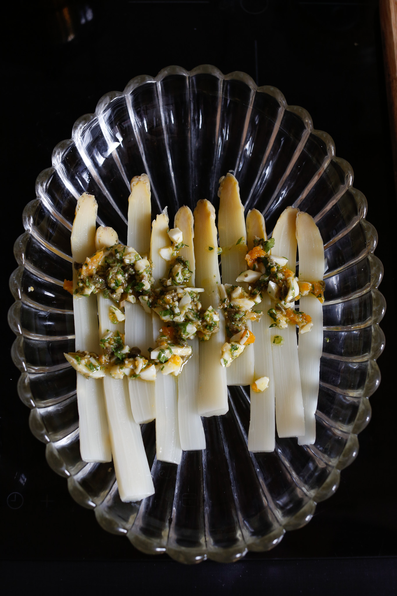 Layer a first round of asparagus and vinaigrette. You most likely will have to spread the vinaigrette around