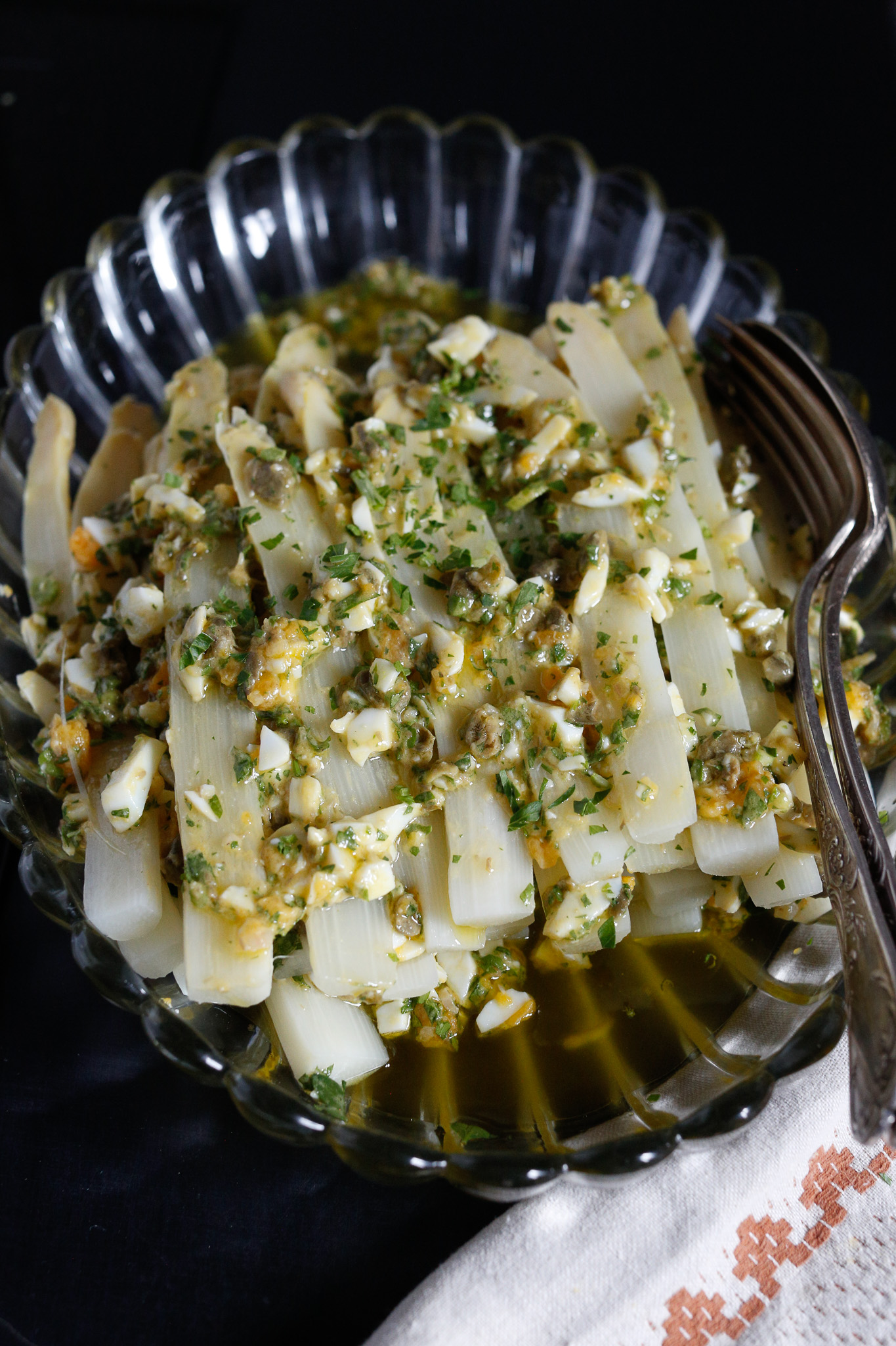 Repeat the layering process until everything is in the serving plate and you're ready to go!