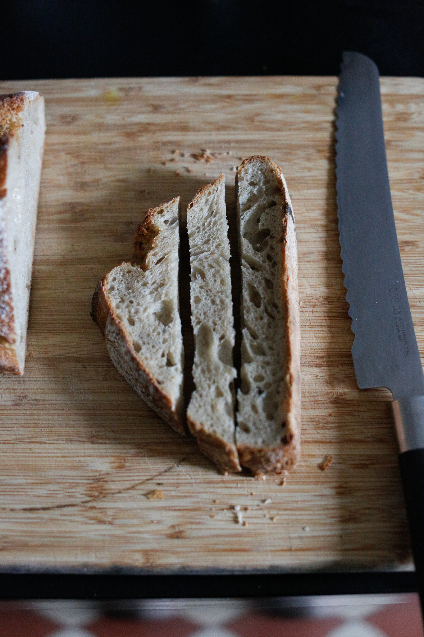 Cut slices evenly. Here they are about 3cm wide