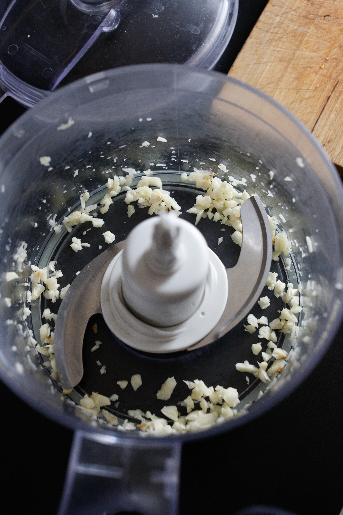 Blitz first your garlic.