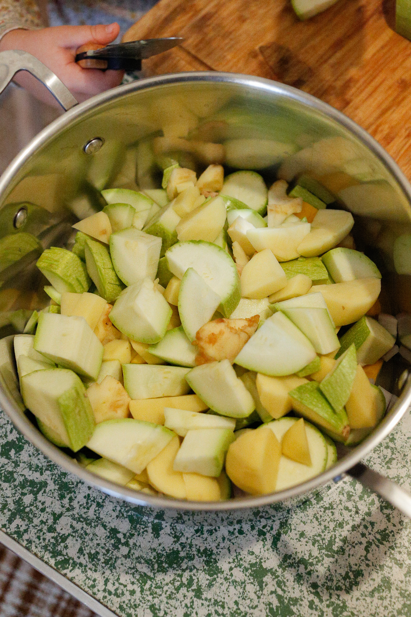 Notice how there are varying sizes in the pot. Size really doesn't matter here! Let them do their cutting thang.