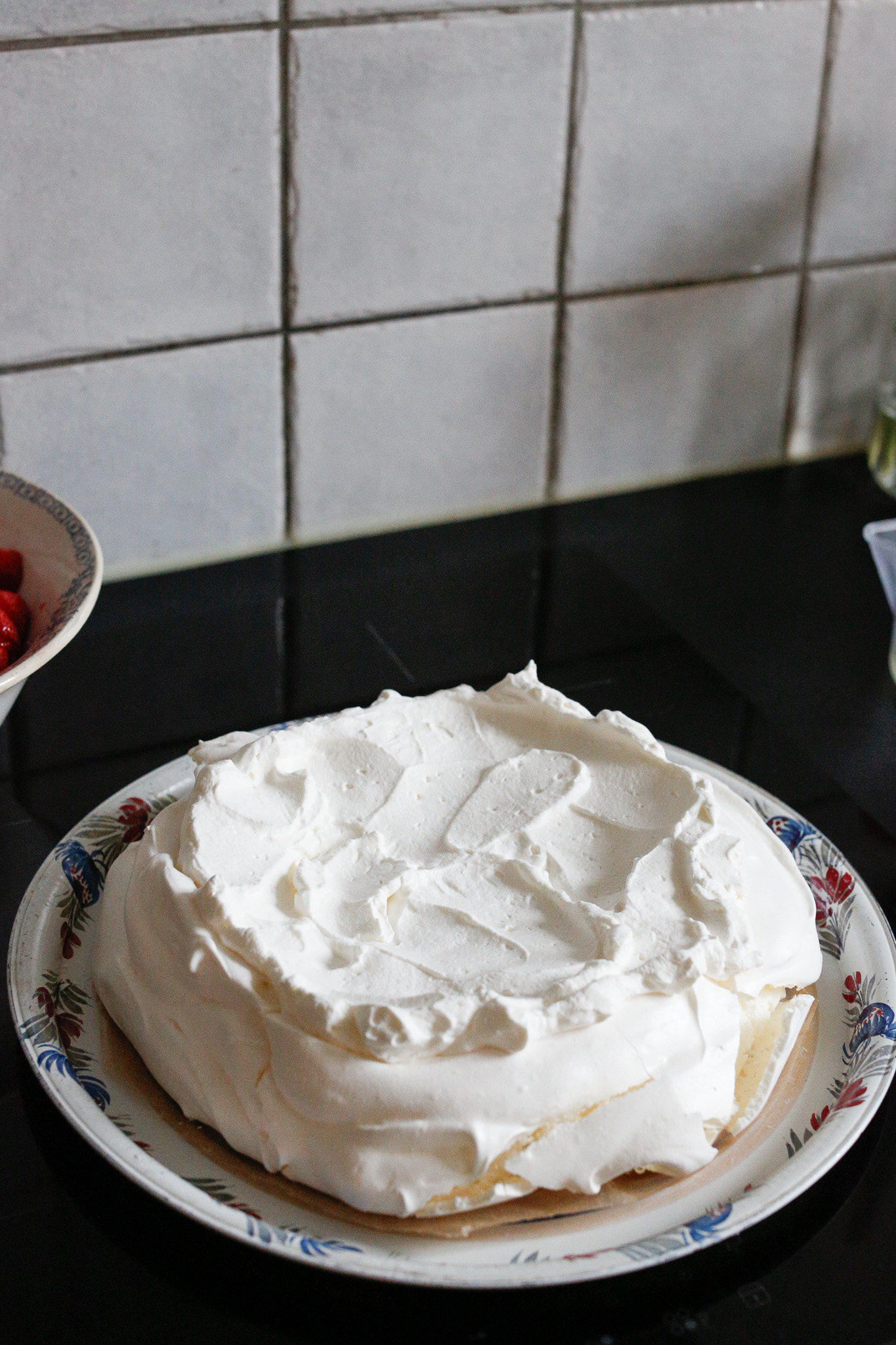 Spread it out to the edges of your meringue.