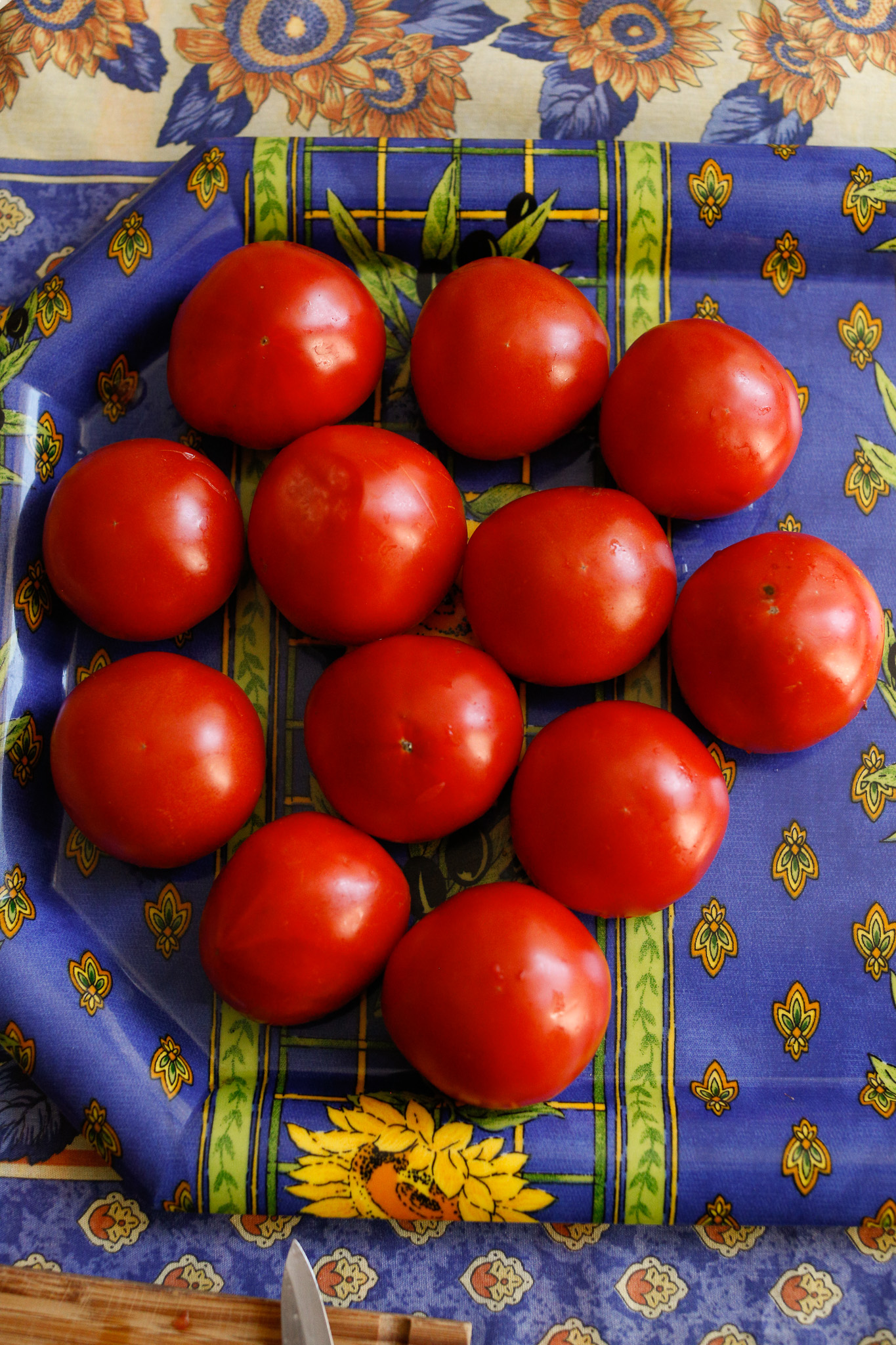 Once your tomatos are emptied, lay them upside down on a tray to drain some excess liquid. You can salt them a touch to encourage the draining, as well as salt your tomatos.