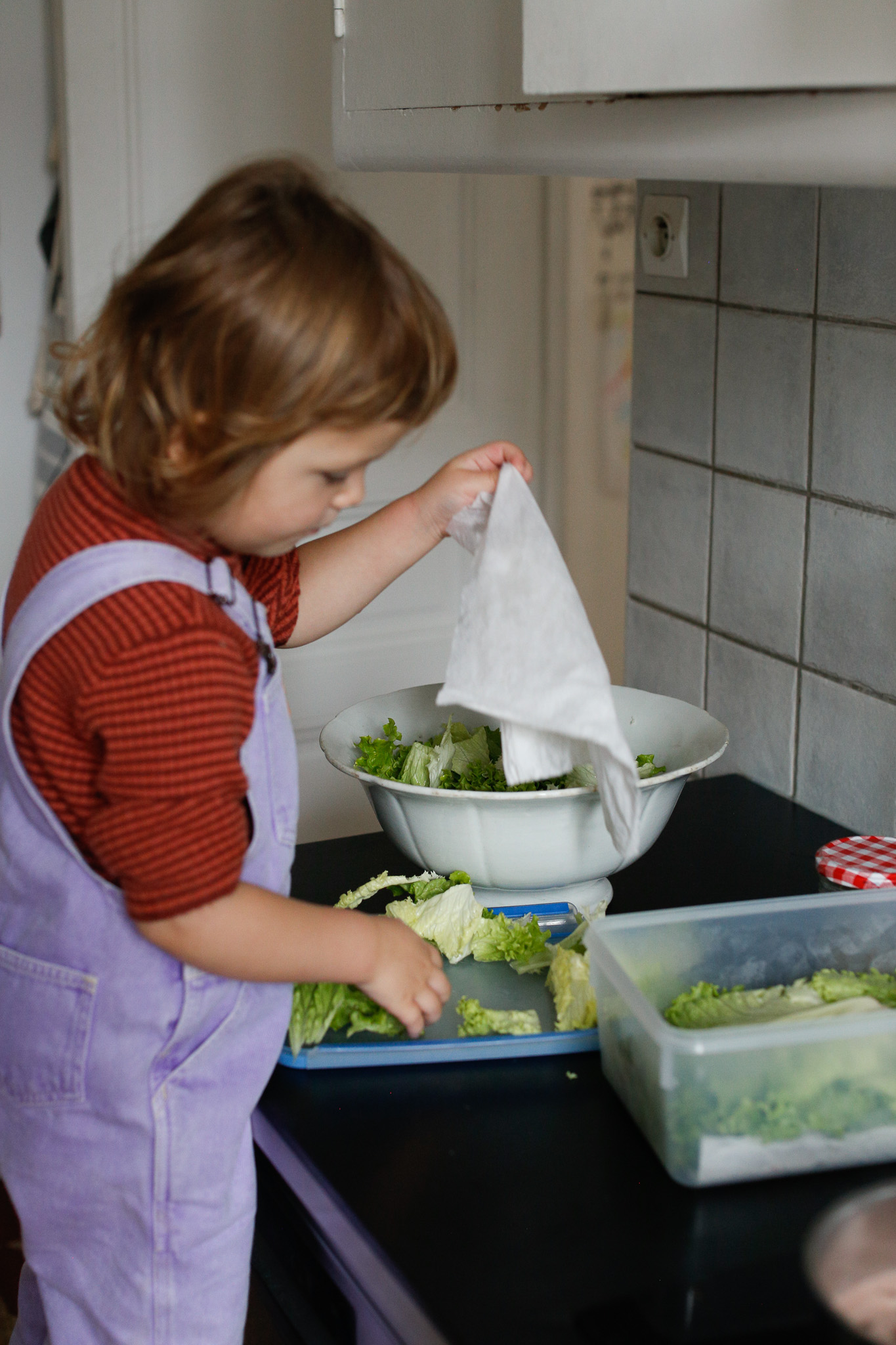 In my case, I ask my daughter to do the small child-friendly tasks. Taking off the paper towels while I cut up the lettuce.
